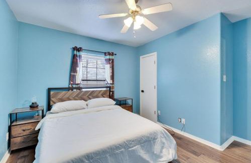 Govalle House | Walkable Oasis and Guest Suite with Pickleball Court
