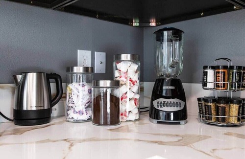 University Heights Apartment | Walkable - Restaurants - Large Patio - A/C- Pets