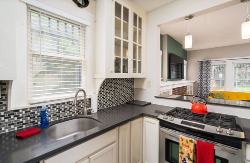 Tobin Hill House | WALKABLE TO DOWNTOWN & Steps From The St. Mary's Strip