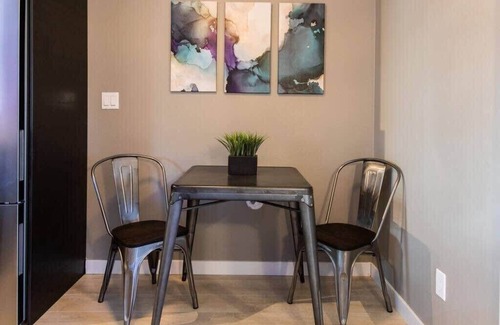 Normal Heights Apartment | Walker’s Paradise-FreeParking-KingBed-W/D-Pets