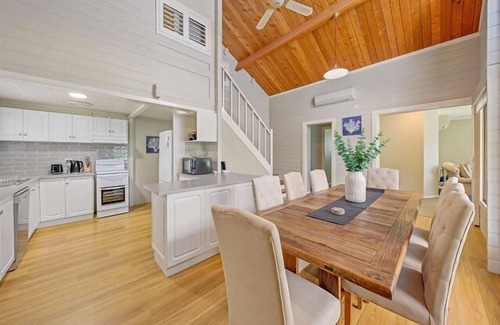 Bright Apartment | Walkers Retreat, Bright