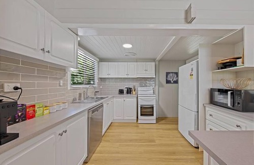 Bright Apartment | Walkers Retreat, Bright