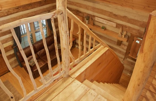 Landrum Cabin | Walking Bear Cabin - 1 mile from Lake Lanier