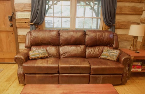 Landrum Cabin | Walking Bear Cabin - 1 mile from Lake Lanier
