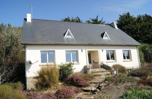 Plouhinec House | Walking distance from the beach, sea view, sleeps 14 Plouhinec 29 south