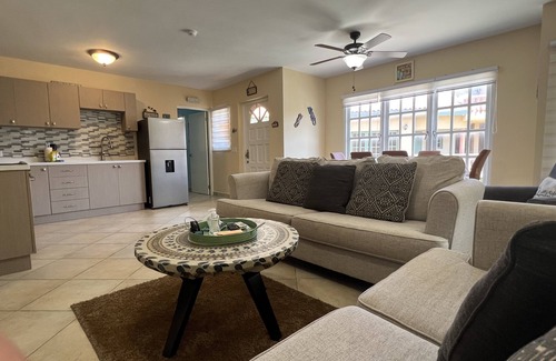 Palm Beach Condo | Walking distance to Beach from Flip Flop Condo-Sleeps 6