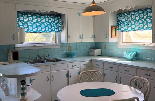 York Beach House | Walking Distance to Downtown York Beach, Shops and all amenities.