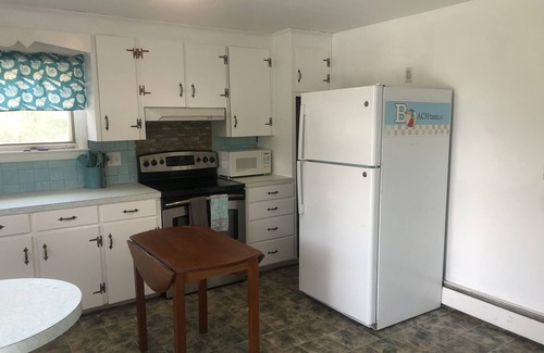 York Beach House | Walking Distance to Downtown York Beach, Shops and all amenities.