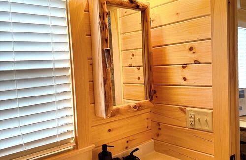 Marion Cabin | Walking Distance to Lakes James with Resort Amenities
