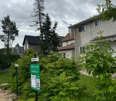 Winnipeg House | Walking distance to St Boniface, easy parking