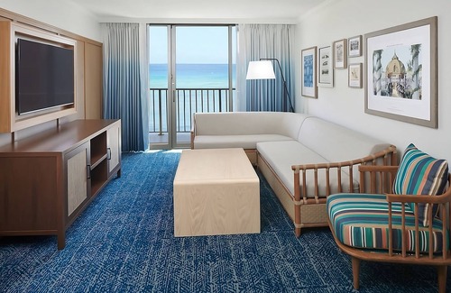 Waikiki Hotel | Walking Distance To The Beach! 2 Modish Units, Ocean Front, Pets Allowed, Pool!