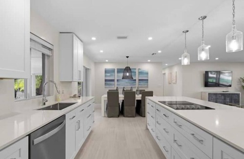 Sevierville House | Walking distance to the beach & close to downtown!