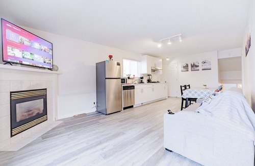 Hidden Valley Apartment | [Walkout Basement Suite] Spacious and Cozy, 2 Bedroom 4 Bed