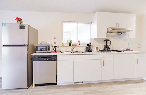 Hidden Valley Apartment | [Walkout Basement Suite] Spacious and Cozy, 2 Bedroom 4 Bed