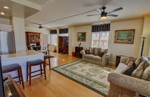 East Village Condo | Walkscore is 98 from this 2 bed/2 bath condo in downtown Long Beach.