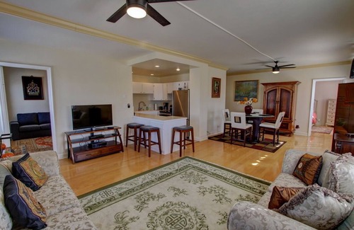 East Village Condo | Walkscore is 98 from this 2 bed/2 bath condo in downtown Long Beach.