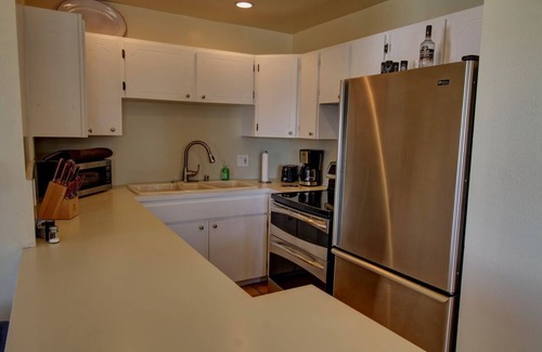East Village Condo | Walkscore is 98 from this 2 bed/2 bath condo in downtown Long Beach.