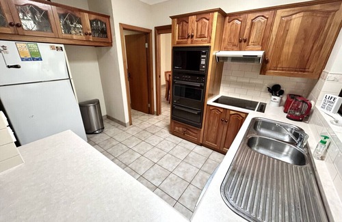 North Beach Apartment | Wallaroo Getaway - Walking Distance to Beach - Entire Home