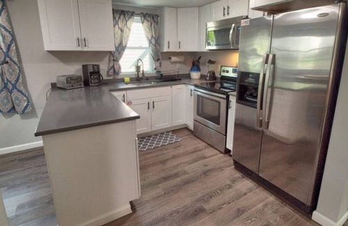 Hawley Villa | Wally's Compound | Rent 3 Adjacent Properties!