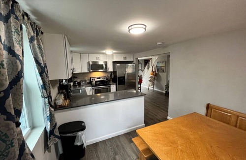 Hawley Villa | Wally's Compound | Rent 3 Adjacent Properties!