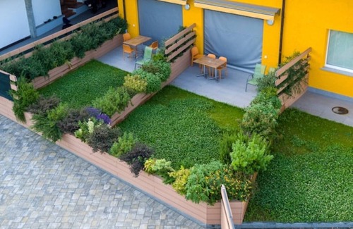 Giubiasco Apartment | Walnut apartment surrounded by greenery