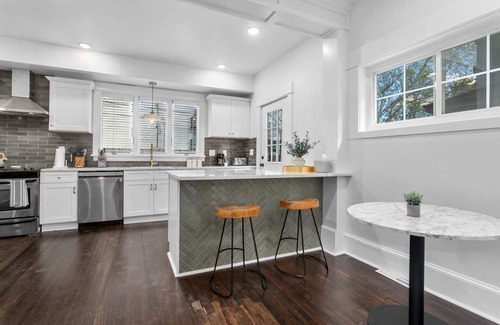 Broadway Gillham House | Walnut Charming Modern 5BR Home Walkable Kings