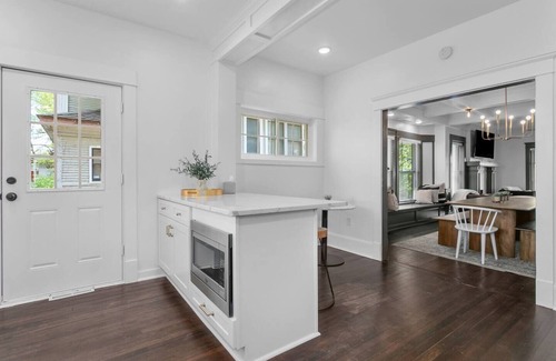Broadway Gillham House | Walnut Charming Modern 5BR Home Walkable Kings