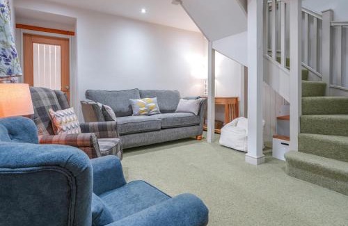 Buxton House | Walnut Cottage - Uk43995