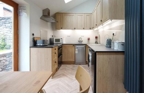 Buxton House | Walnut Cottage - Uk43995
