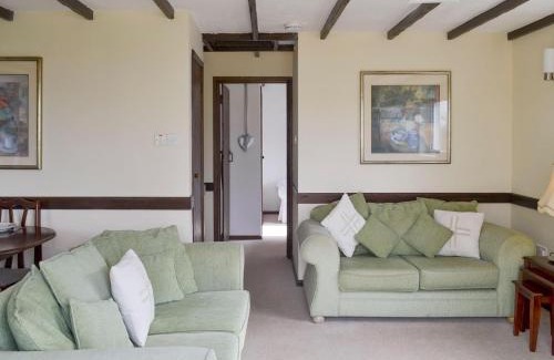 Holsworthy House | Walnut