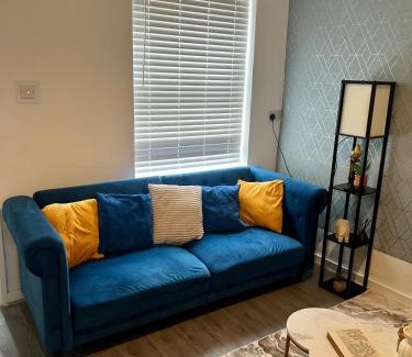Walsall House | Walsall Comfort Home 3Bedroom Retreat Sleeps 6