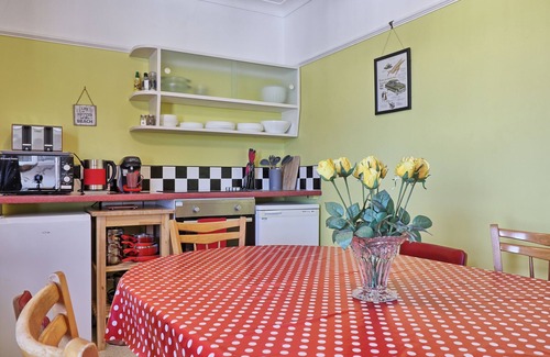Walton on the Naze Cottage | WALTON BEACH HOLIDAY LETS, family friendly in Walton-On-The-Naze