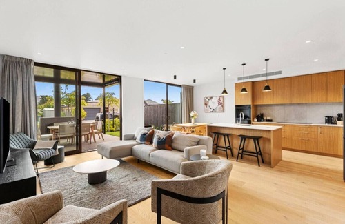 Wanaka Villa | Wanaka New Luxury | Outdoor Fire | Sleeps 8