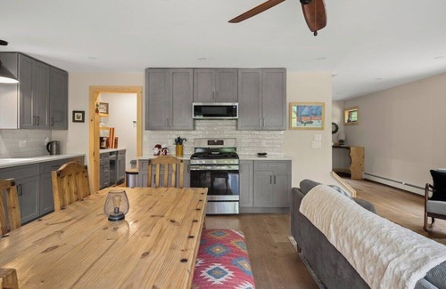 Wardsboro House | Wander In | Close to Mount Snow & Stratton