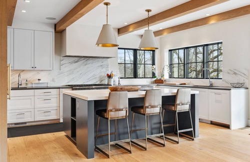 Stowe House | Wander Stowe Woods sleeps 12, w/gym/Workstations & pool, 6 Bedrooms