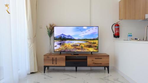 Masdar City Apartment | Wanderlust 2BR Escape in Masdar City - Cozy Retreat Near Masdar Park & City Centre
