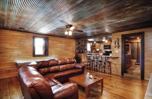 Grandview Plaza Apartment | Wanderlust Suite - 2 Bed, 2 Bath Getaway