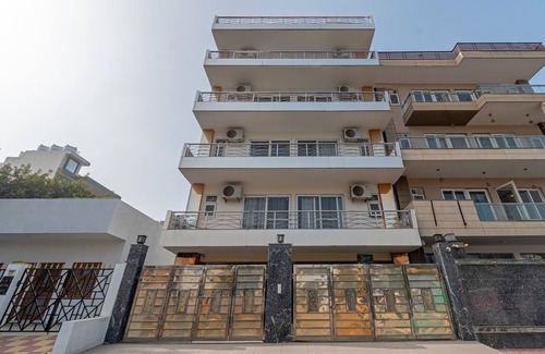 Gurugram Apartment | Wandr Serpens - Sector 51, Near Artemis hospital, Unitech Cyber Park