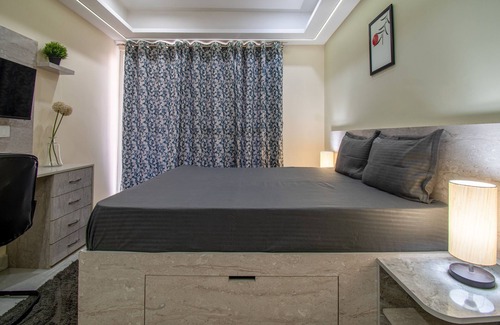 Gurugram Apartment | Wandr Serpens - Sector 51, Near Artemis hospital, Unitech Cyber Park