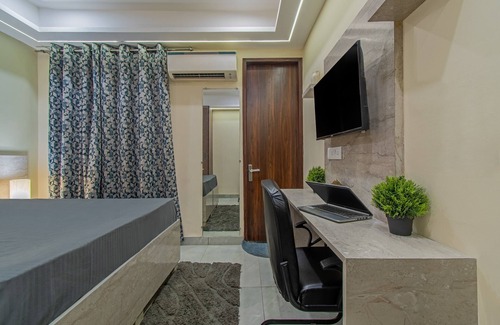 Gurugram Apartment | Wandr Serpens - Sector 51, Near Artemis hospital, Unitech Cyber Park