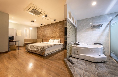 Samnye Hotel | Wanju Cacao Self Check-in Motel