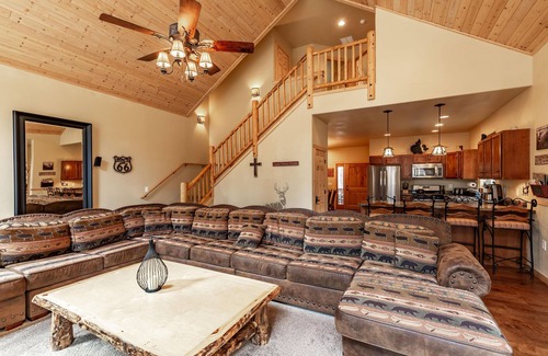 Williams Cabin | Want Snow? Book Now! Buck N Ham Palace