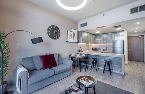 Jumeirah Lake Towers Condo | Warm 1-Bedroom Family-Friendly Aparment in JLT
