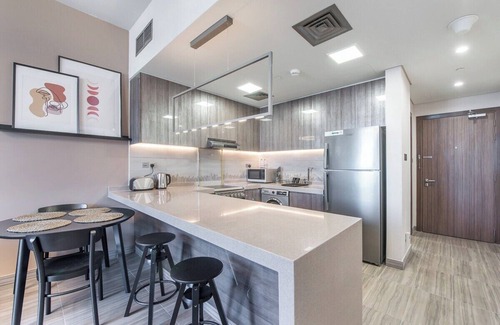 Jumeirah Lake Towers Condo | Warm 1-Bedroom Family-Friendly Aparment in JLT