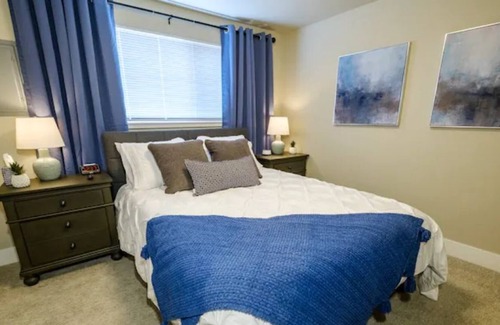 Southeast Salem Apartment | Warm and inviting atmosphere, walking distance to Downtown and H - Longer stays
