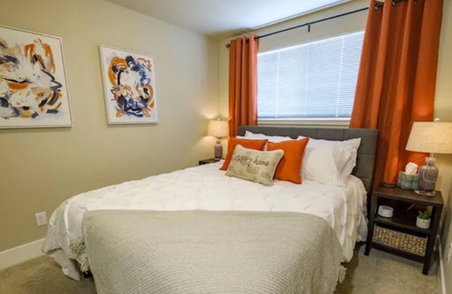 Southeast Salem Apartment | Warm and inviting atmosphere, walking distance to Downtown and H - Longer stays