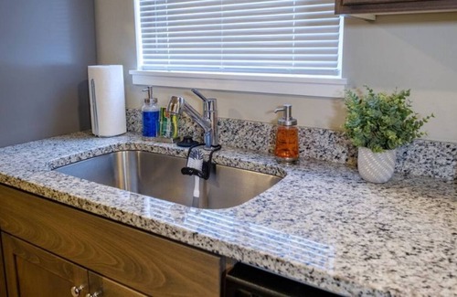 Southeast Salem Apartment | Warm and inviting atmosphere, walking distance to Downtown and H - Longer stays