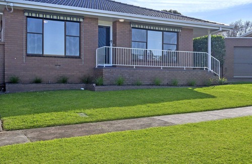 Warrnambool House | Warm and inviting family home