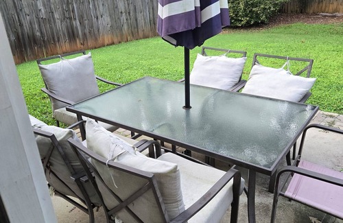 Prosperity Church Road House | Warm and Private 5-bedroom house with AC in Charlotte