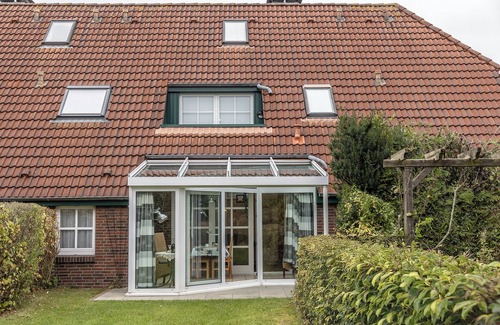 Carolinensiel Apartment | Warm and with some extras: In the ground floor apartment with its approx.